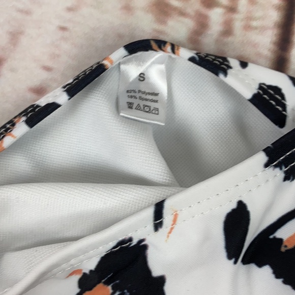 Bikini - Picture 5 of 5